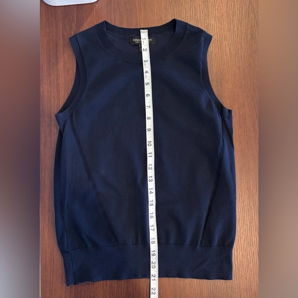 Banana Republic women’s sleeveless tank top in navy blue
Size small‎ . - Picture 7 of 9